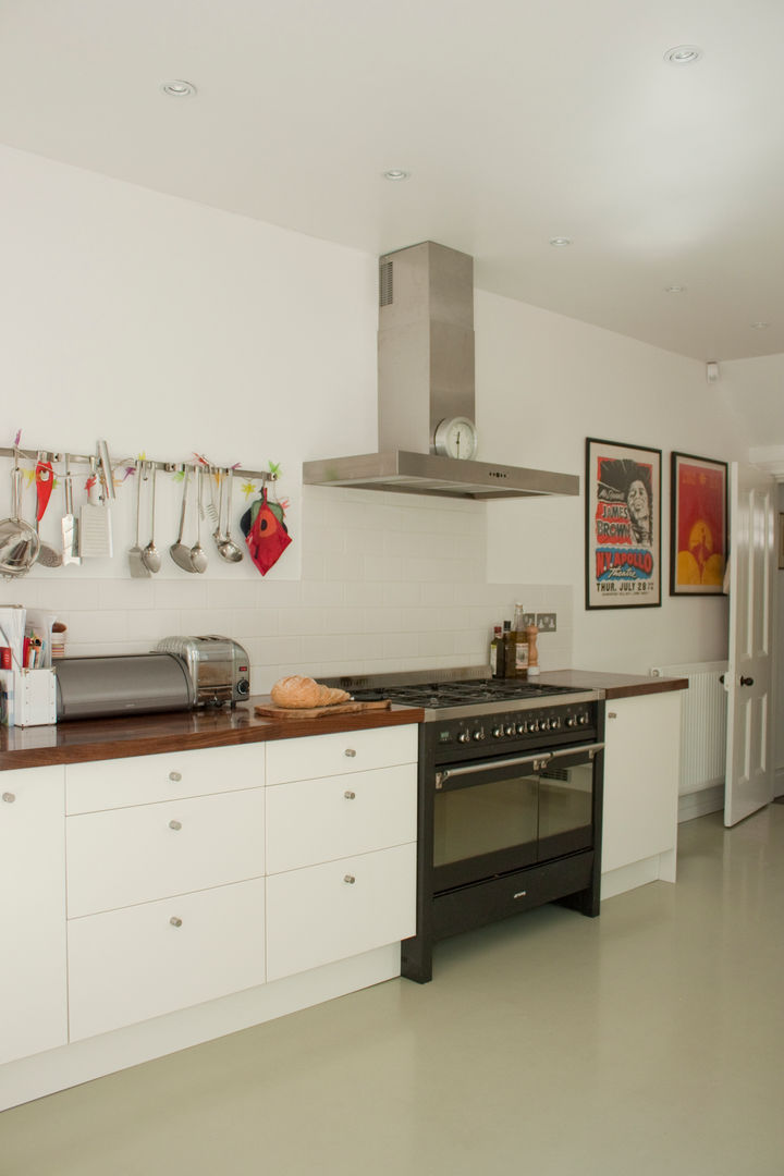 Kitchen with range cooker Dittrich Hudson Vasetti Architects Aneks kuchenny