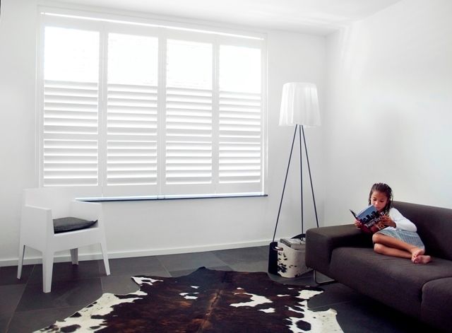 Shutters op maat, Inhuisplaza b.v. Inhuisplaza b.v. Modern living room