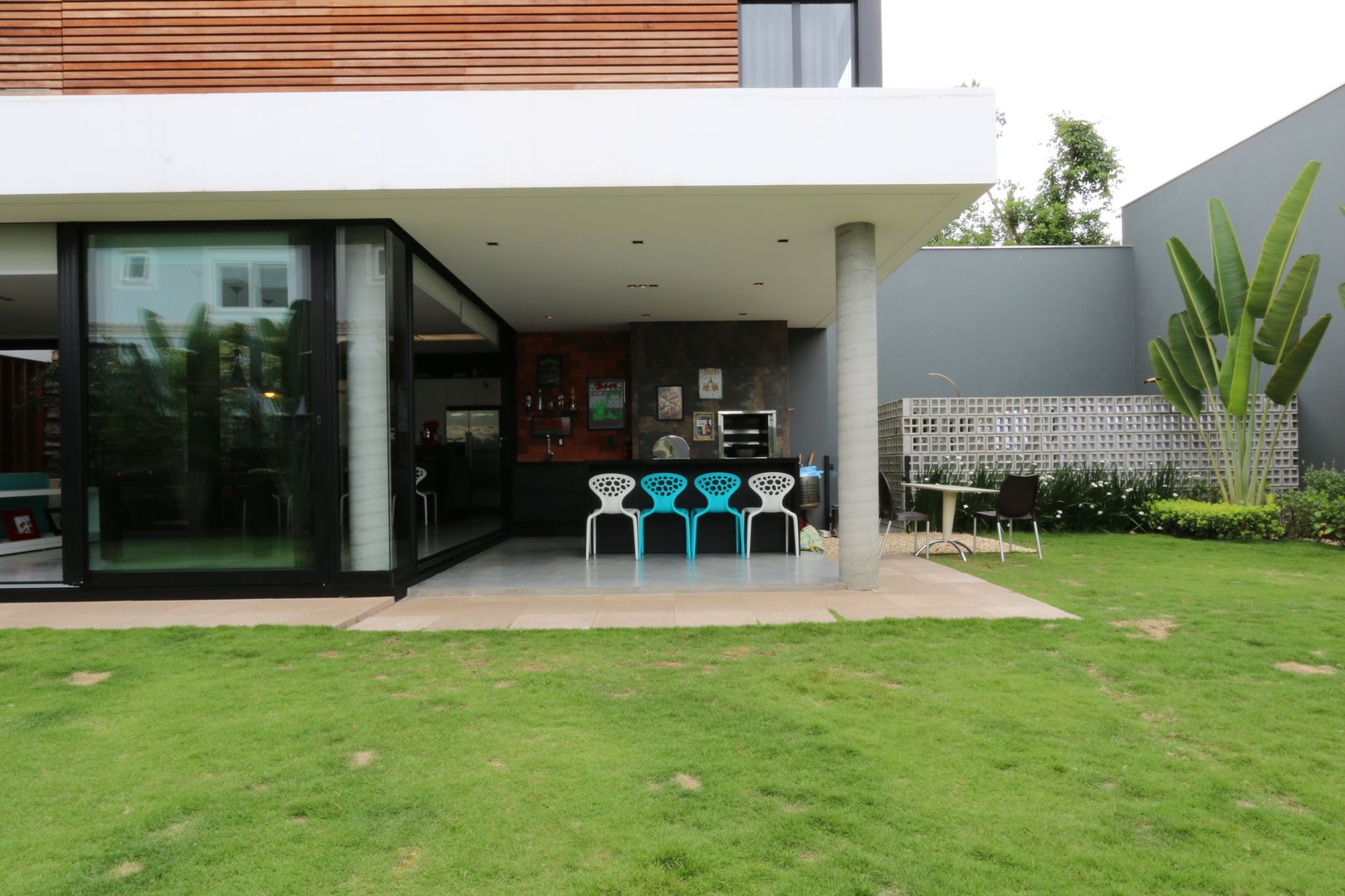 ZAAV-Casa-Interiores-1342, ZAAV Arquitetura ZAAV Arquitetura ミニマルデザインの テラス