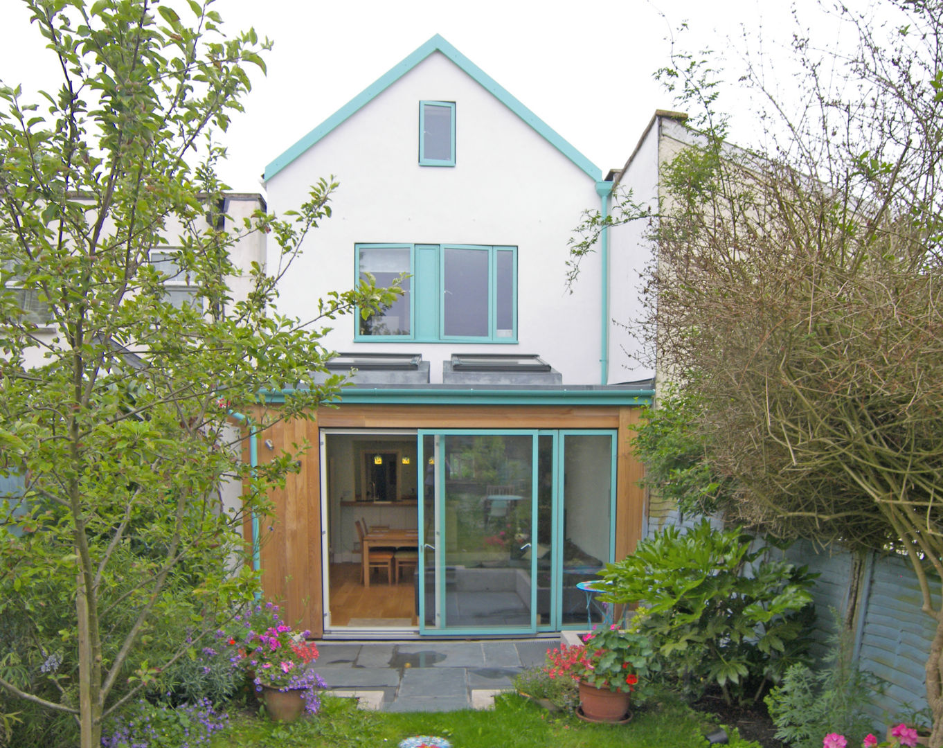 Double storey extension for artist in Bishopston, Bristol Dittrich Hudson Vasetti Architects Modern dining room