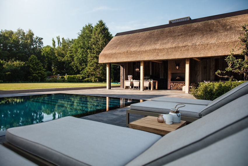 Wellnesstuin verbonden met het omliggende landschap, Studio REDD exclusieve tuinen Studio REDD exclusieve tuinen Moderne Pools