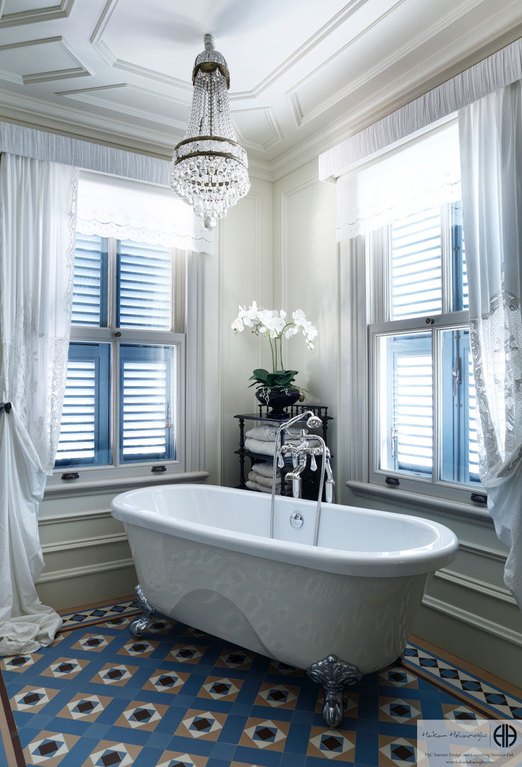 homify Classic style bathroom