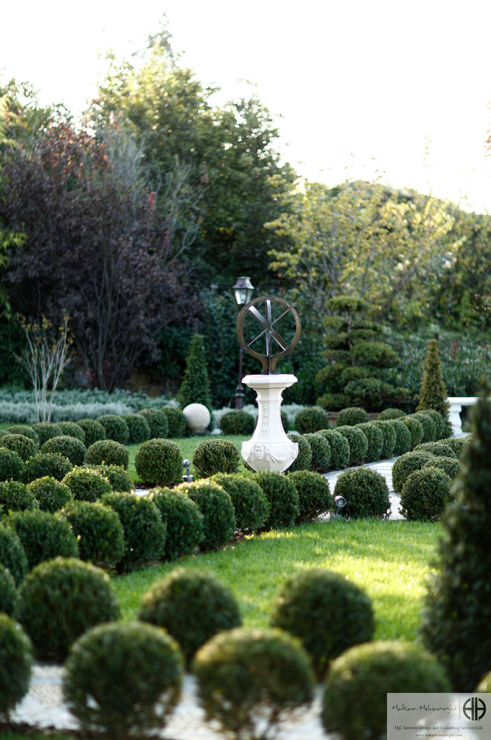 homify Classic style garden