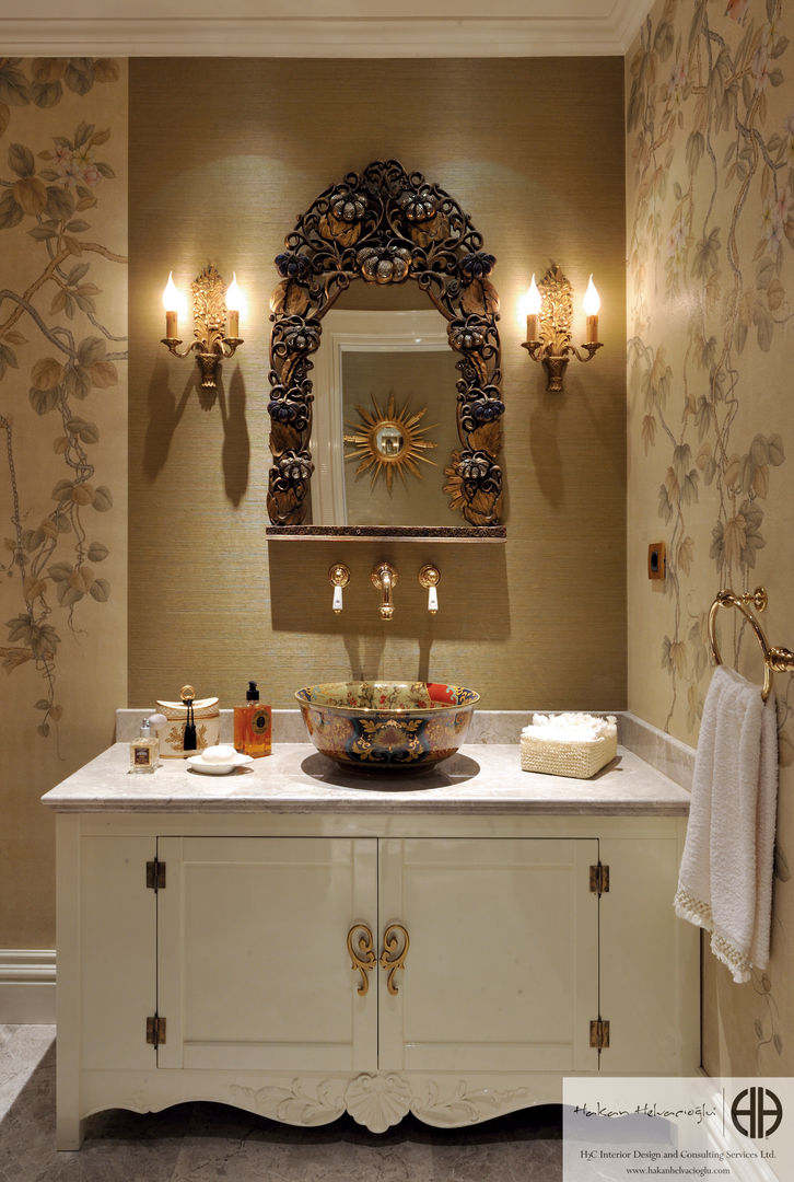 homify Classic style bathroom