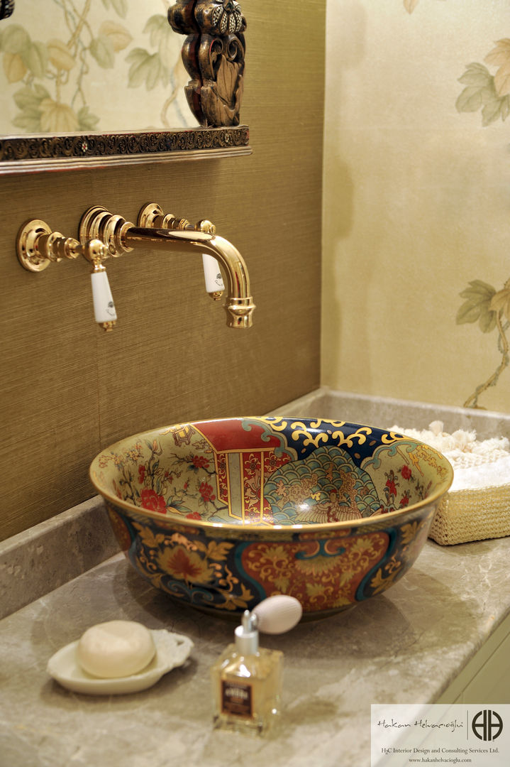 homify Classic style bathroom