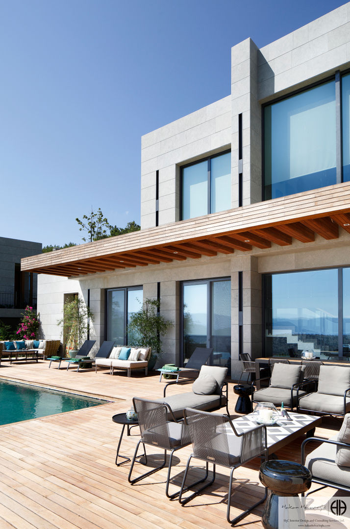 homify Modern terrace