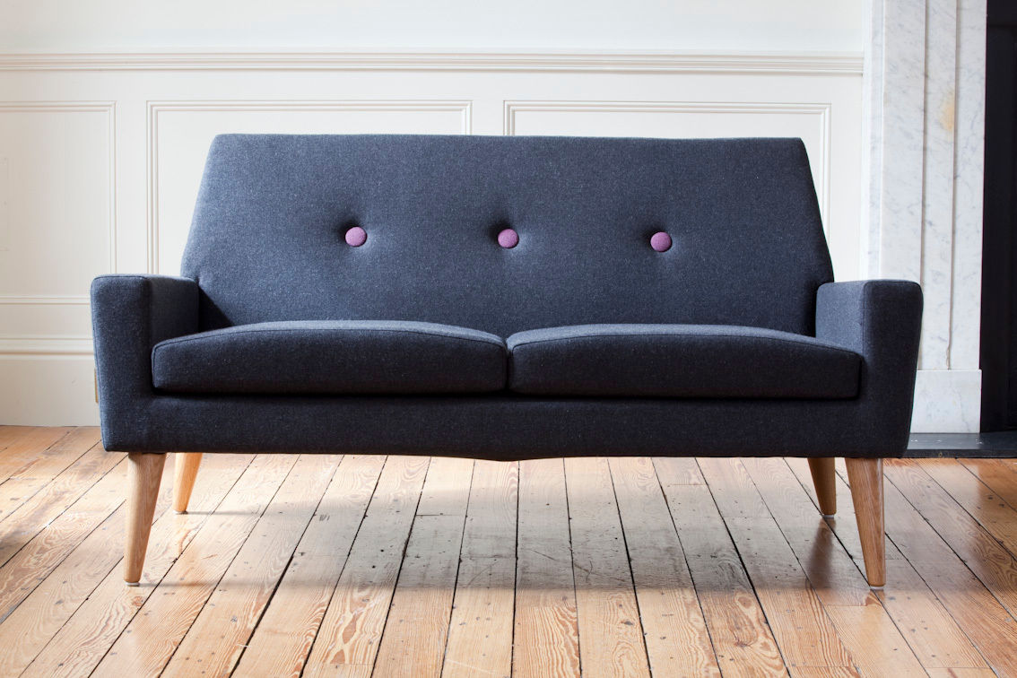 Finsbury Sofa Assemblyroom Minimalistische Wohnzimmer Sofas und Sessel