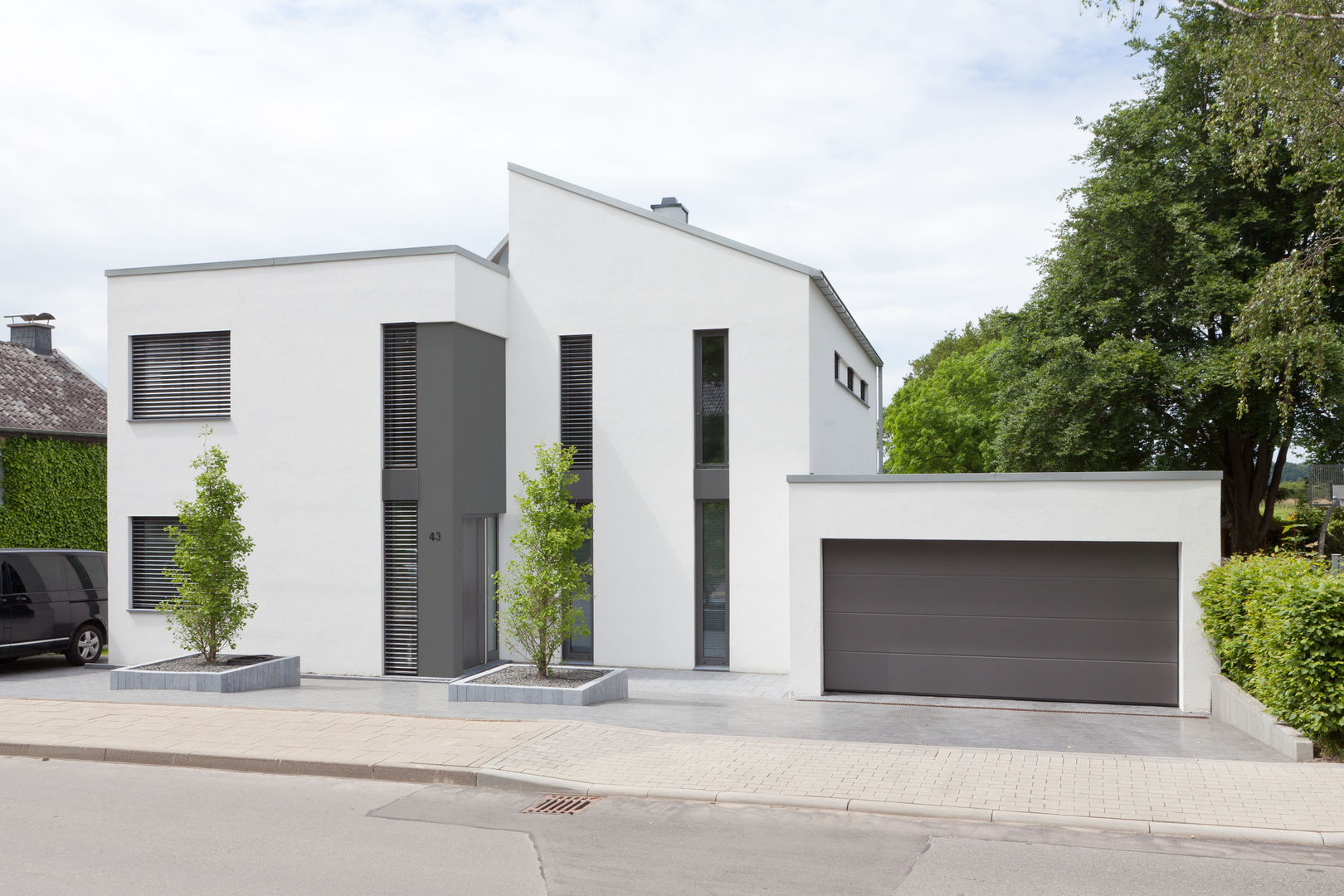 Modernes Haus mit Luftraum und Glassteg, Beck+Blüm-Beck Architekten Beck+Blüm-Beck Architekten Casas modernas