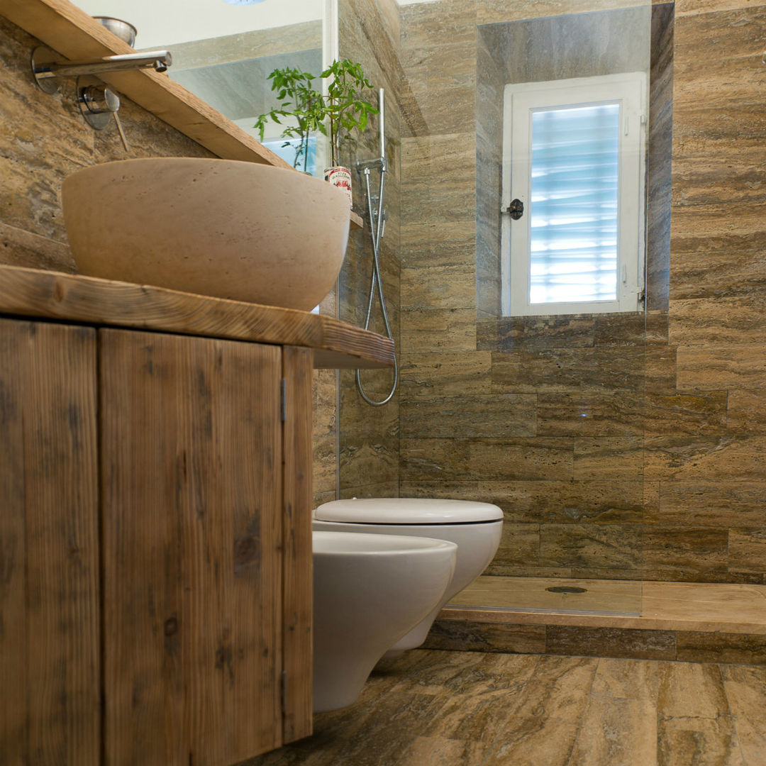 Travertine bathroom with stone floors and shower tray Pietre di Rapolano Modern style bathrooms Stone