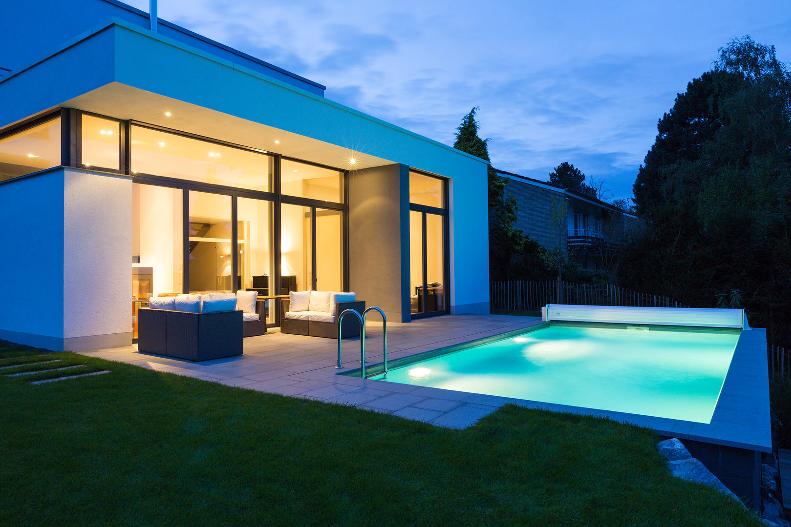 Wohnhaus mit Pool, Beck+Blüm-Beck Architekten Beck+Blüm-Beck Architekten モダンスタイルの プール