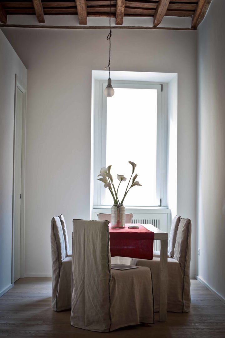 Tetti Romani , BARBARA BARATTOLO ARCHITETTI BARBARA BARATTOLO ARCHITETTI Minimalist dining room