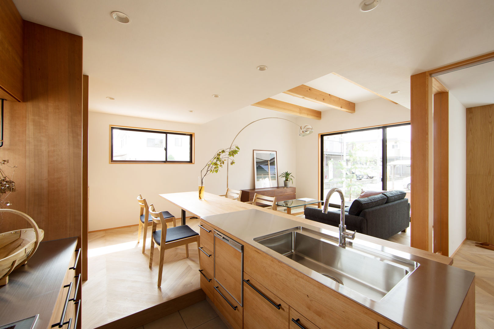 柔らかい光に包まれたらせん階段のある家, ELD INTERIOR PRODUCTS ELD INTERIOR PRODUCTS Modern kitchen