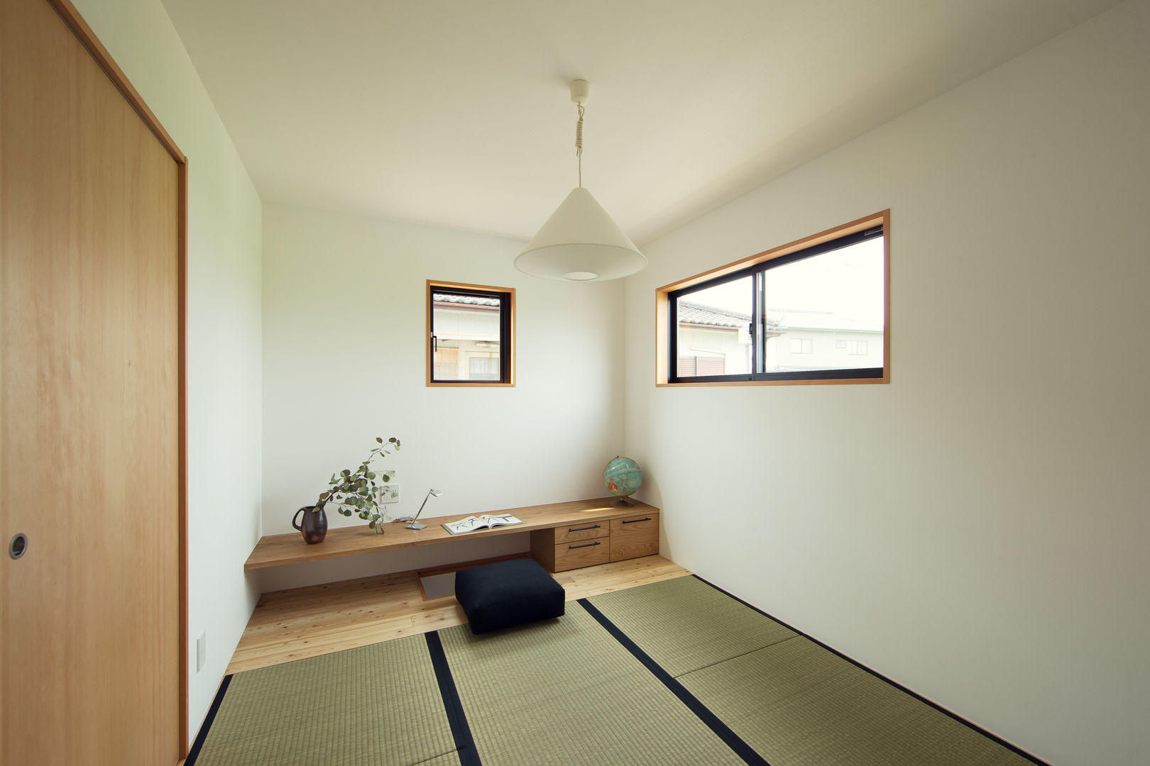 柔らかい光に包まれたらせん階段のある家, ELD INTERIOR PRODUCTS ELD INTERIOR PRODUCTS Modern style bedroom
