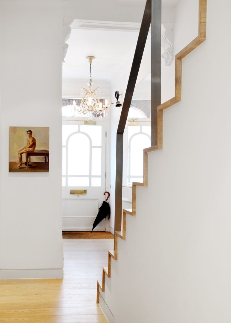 Book Tower House, Platform 5 Architects Platform 5 Architects Modern corridor, hallway & stairs