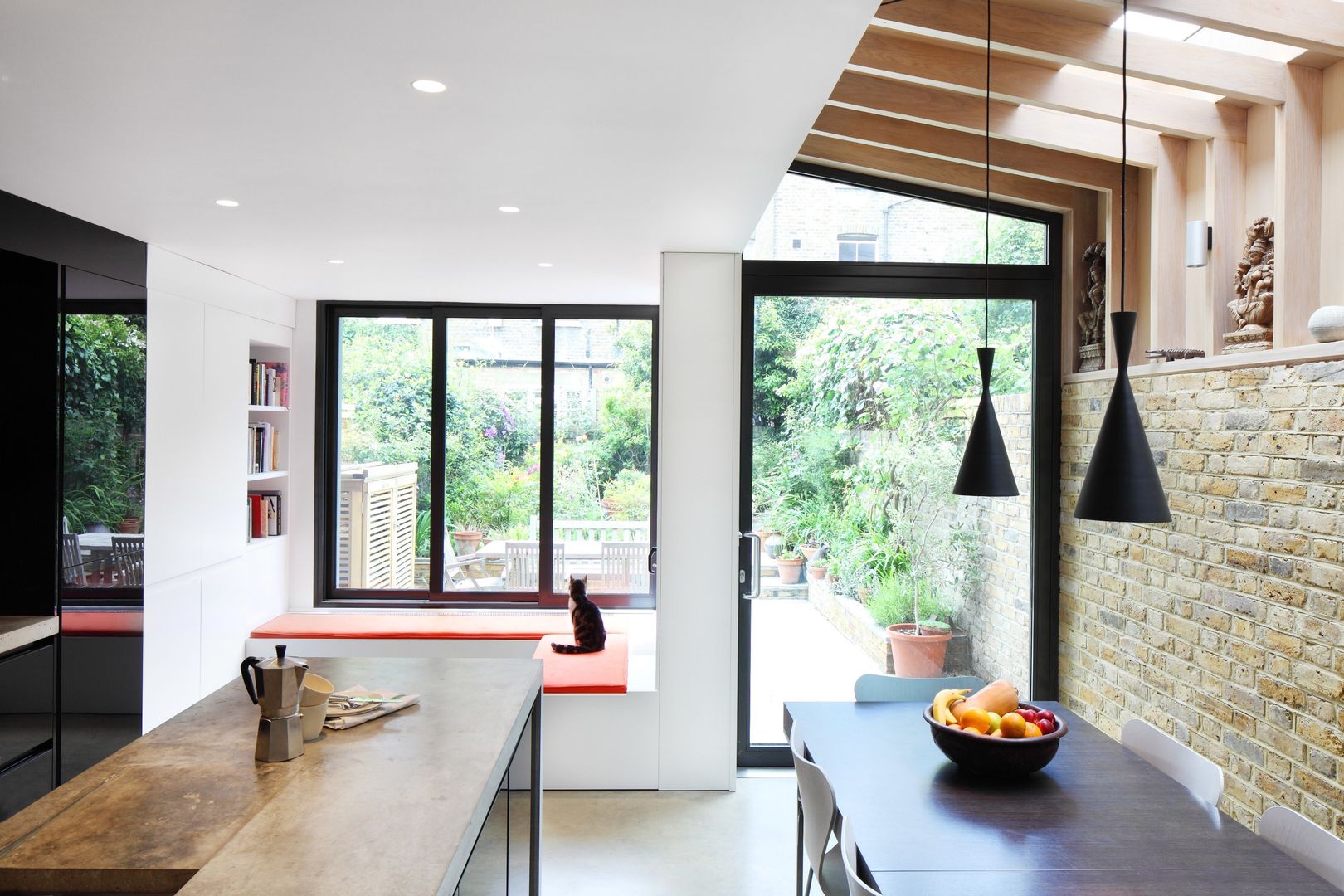 Book Tower House, Platform 5 Architects Platform 5 Architects Dining room