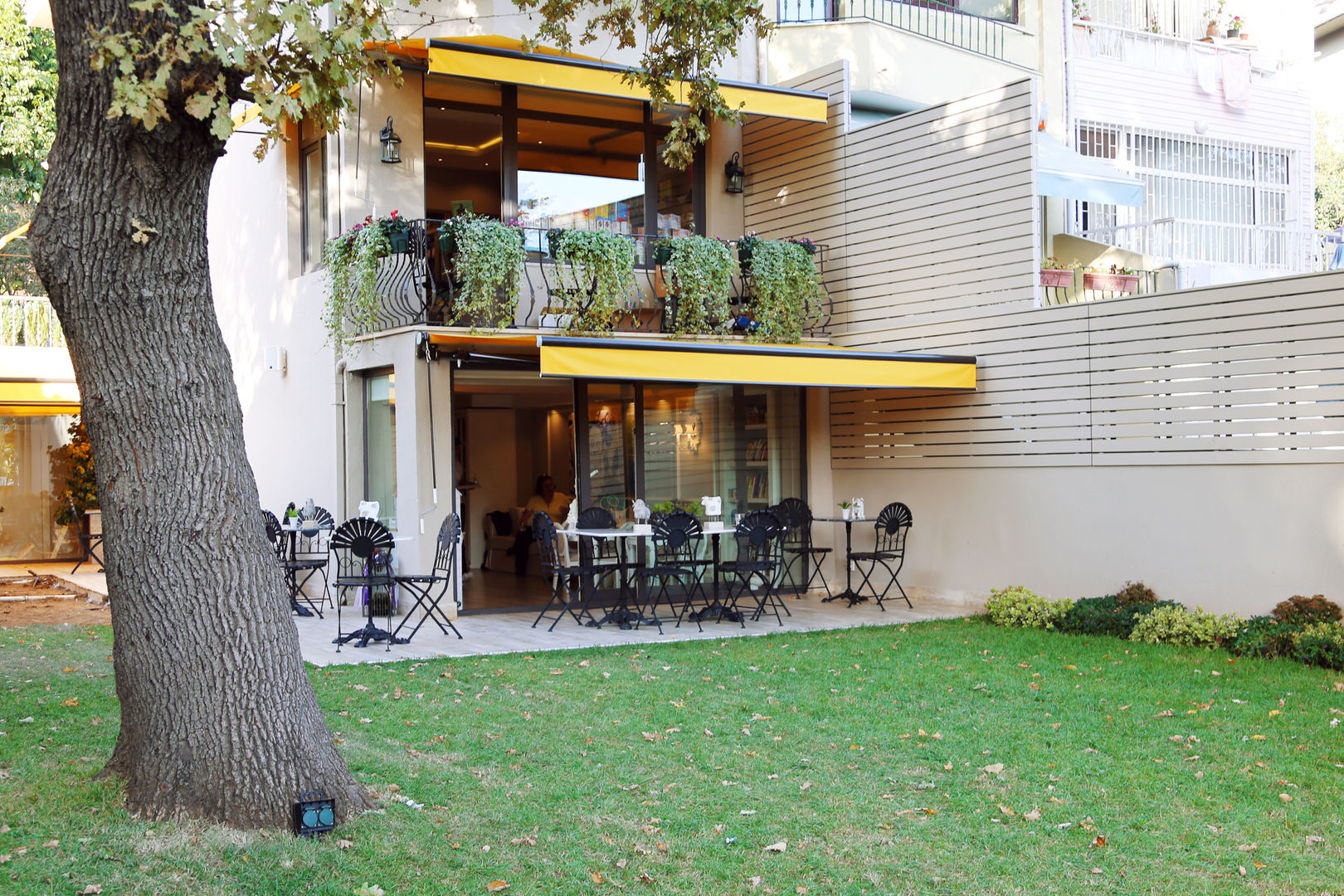  Pérgola impermeable al aire libre con toldo retráctil para  patio y jardín en beige y marrón : Patio, Césped y Jardín