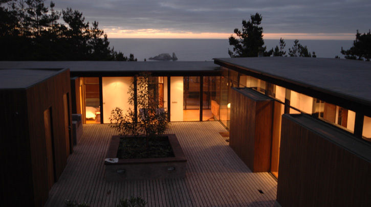 Casa 47 - Neubau in Chile, scoopstudio scoopstudio Minimalist balcony, veranda & terrace