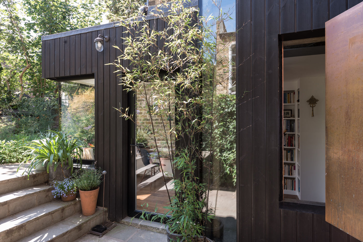 Frameless corner windows MW Architects Industrial style windows & doors