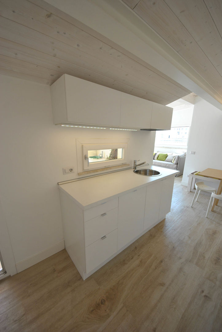 Attico quartiere ostiense, zona gazometro - Roma, Formaementis Formaementis Minimalist kitchen