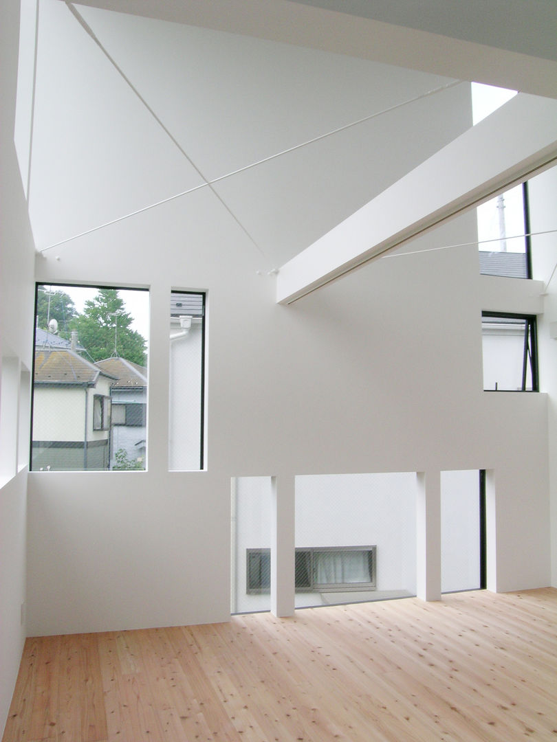 Living room 株式会社小島真知建築設計事務所 / Masatomo Kojima Architects Ruang Keluarga Modern