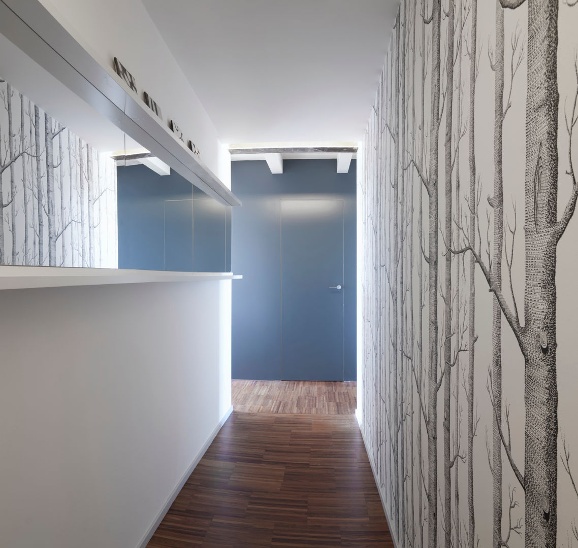 CPR | attico su due livelli a Milano, PLUS ULTRA studio PLUS ULTRA studio Modern corridor, hallway & stairs