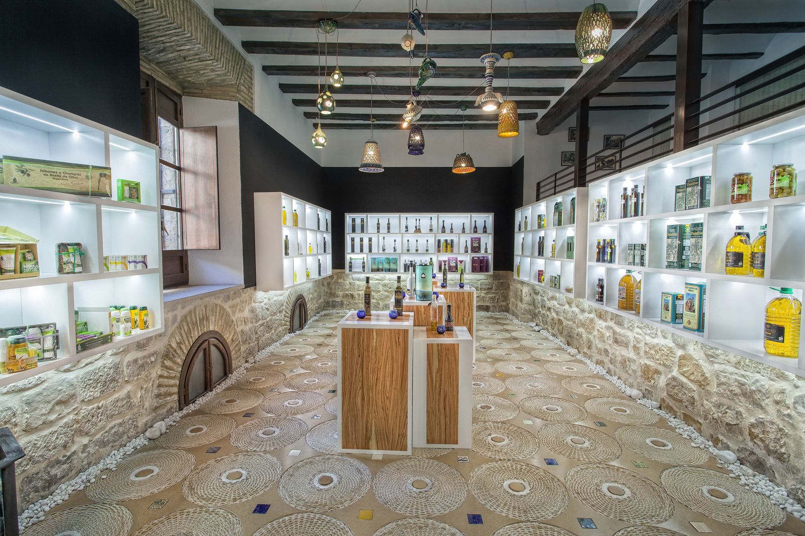 Tienda del Aceite, Úbeda, moreandmore design moreandmore design مساحات تجارية محلات تجارية