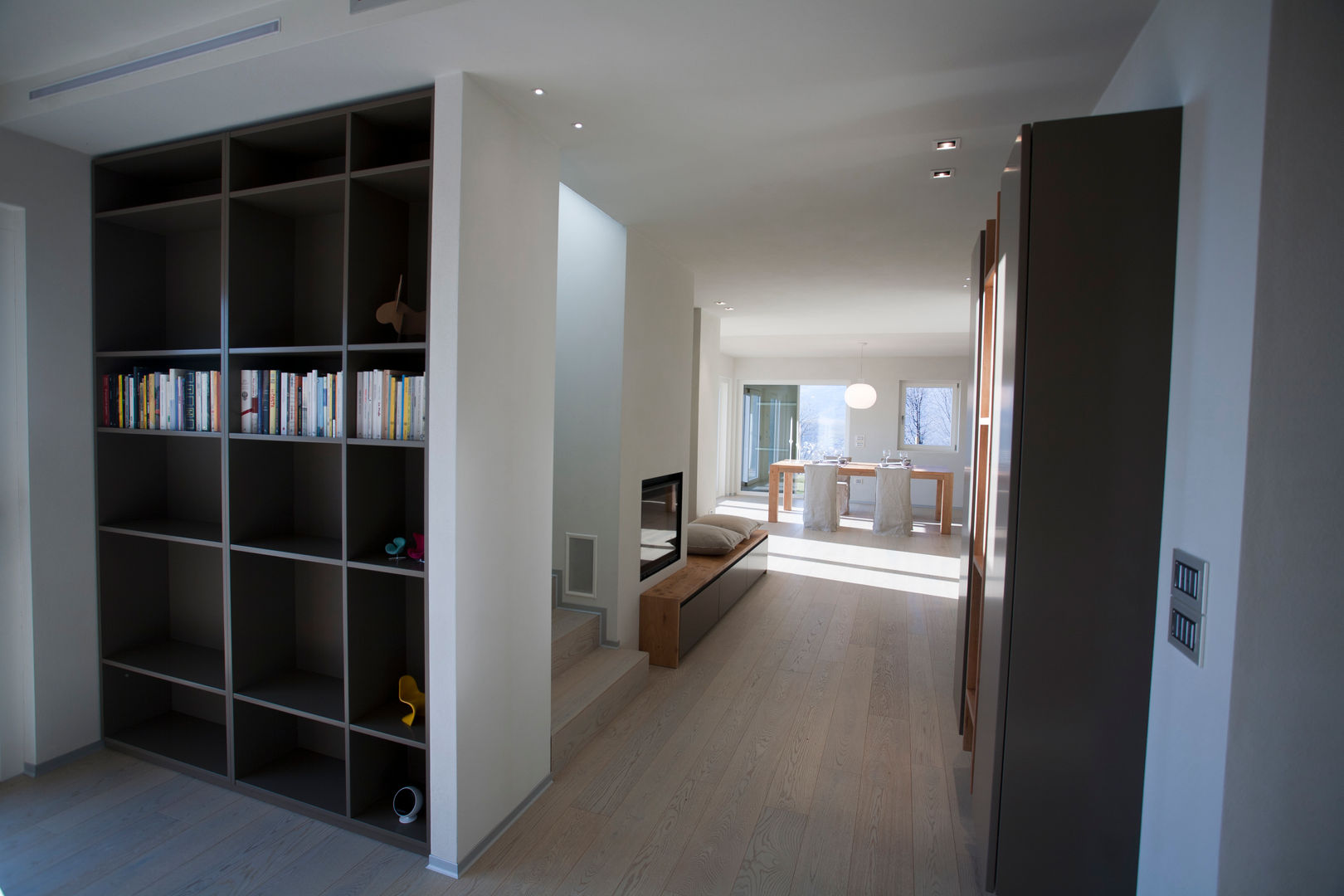 CASA GI, marco.sbalchiero/interior.design marco.sbalchiero/interior.design Modern corridor, hallway & stairs