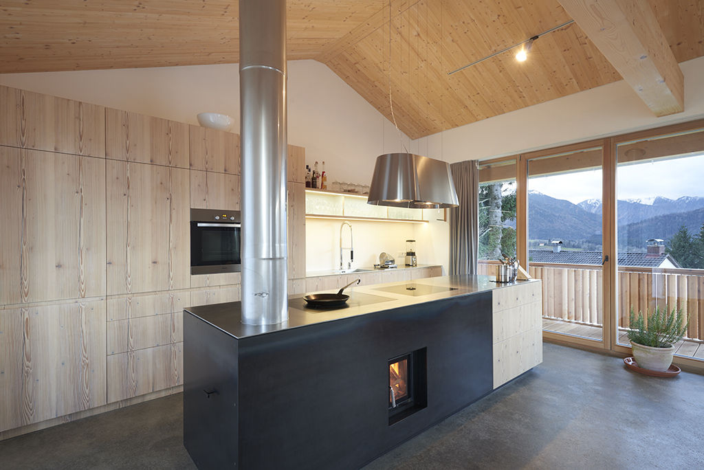 Haus in den Bergen , peter glöckner architektur peter glöckner architektur Modern style kitchen