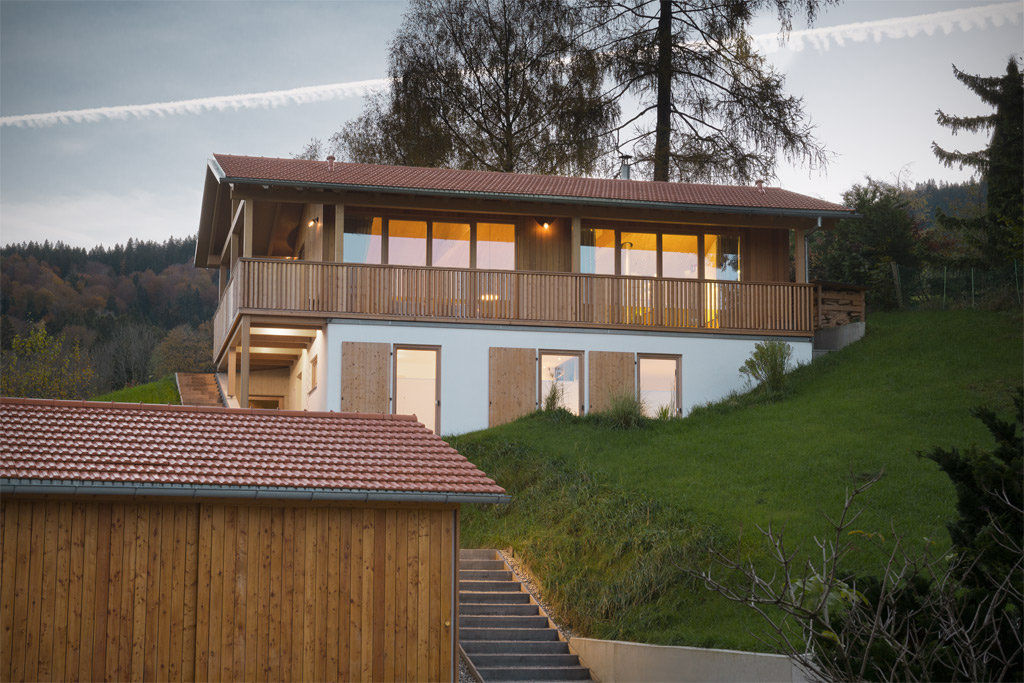 Haus in den Bergen , peter glöckner architektur peter glöckner architektur カントリーな 家