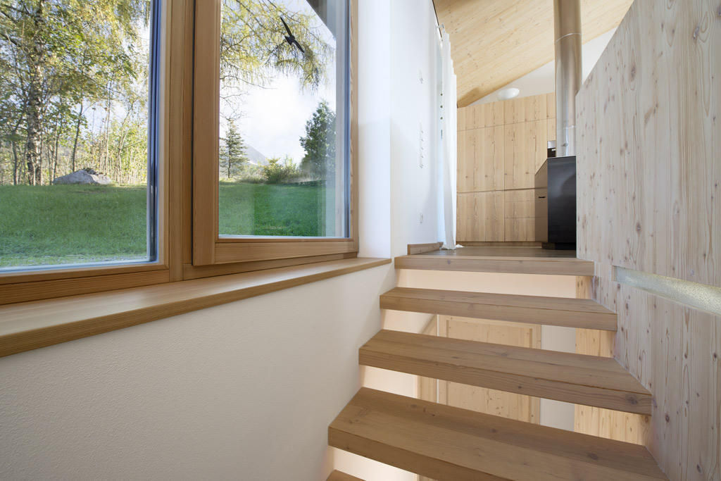 Haus in den Bergen , peter glöckner architektur peter glöckner architektur Modern corridor, hallway & stairs