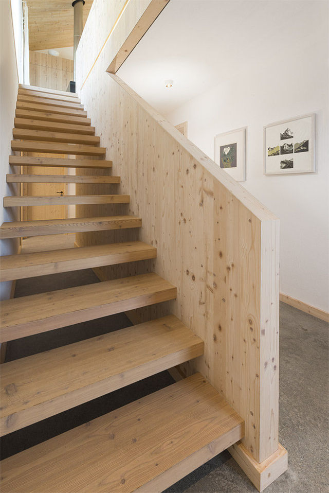 Haus in den Bergen , peter glöckner architektur peter glöckner architektur Modern corridor, hallway & stairs