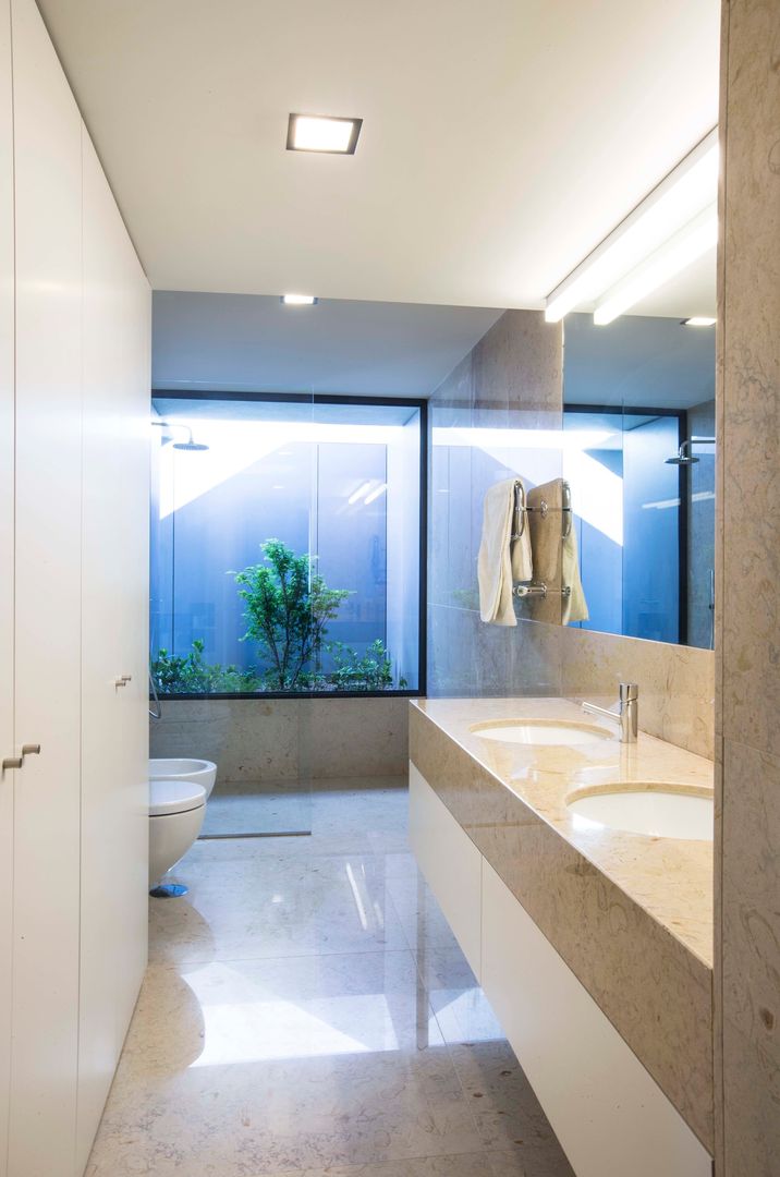 Casa JD, Atelier d'Arquitetura Lopes da Costa Atelier d'Arquitetura Lopes da Costa Modern style bathrooms