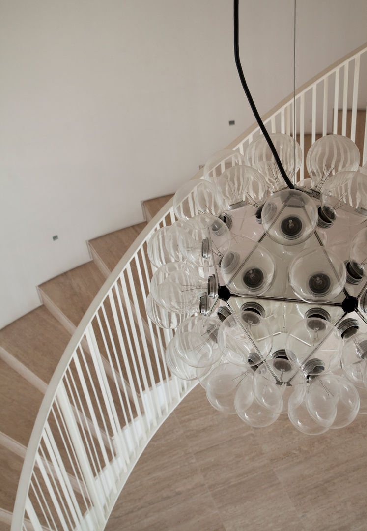 Residência Brise, Gisele Taranto Arquitetura Gisele Taranto Arquitetura Modern Corridor, Hallway and Staircase