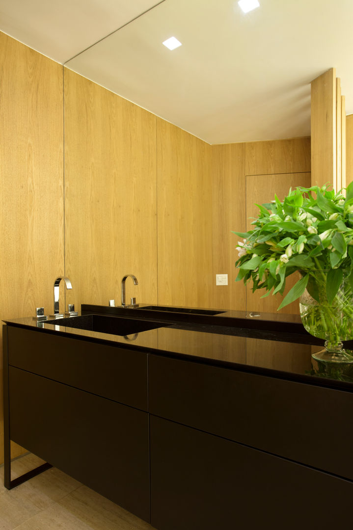 Residência Brise, Gisele Taranto Arquitetura Gisele Taranto Arquitetura Modern bathroom