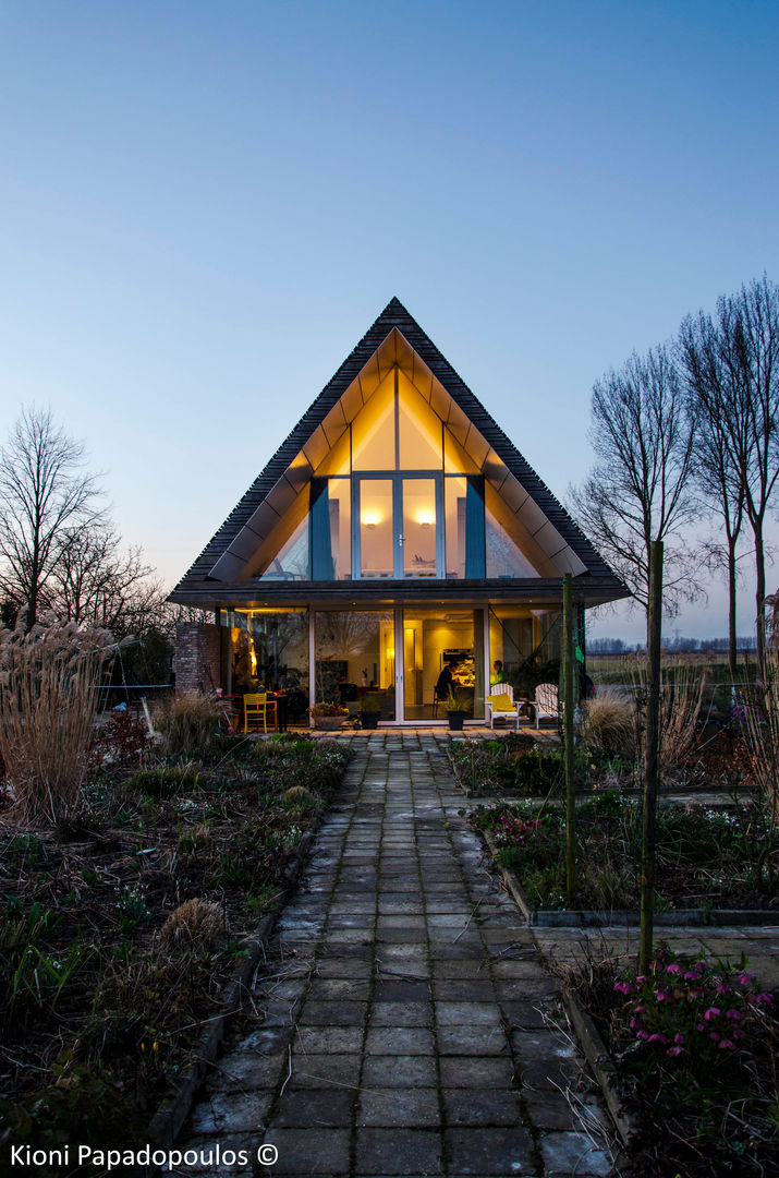 Tijdloze Zeeuwse Woning , Ton Altena Architect Ton Altena Architect ห้องนั่งเล่น