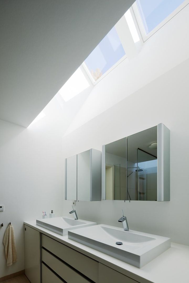 Wohnhaus mit Praxis, Claus + Pretzsch Architekten BDA Claus + Pretzsch Architekten BDA Modern bathroom