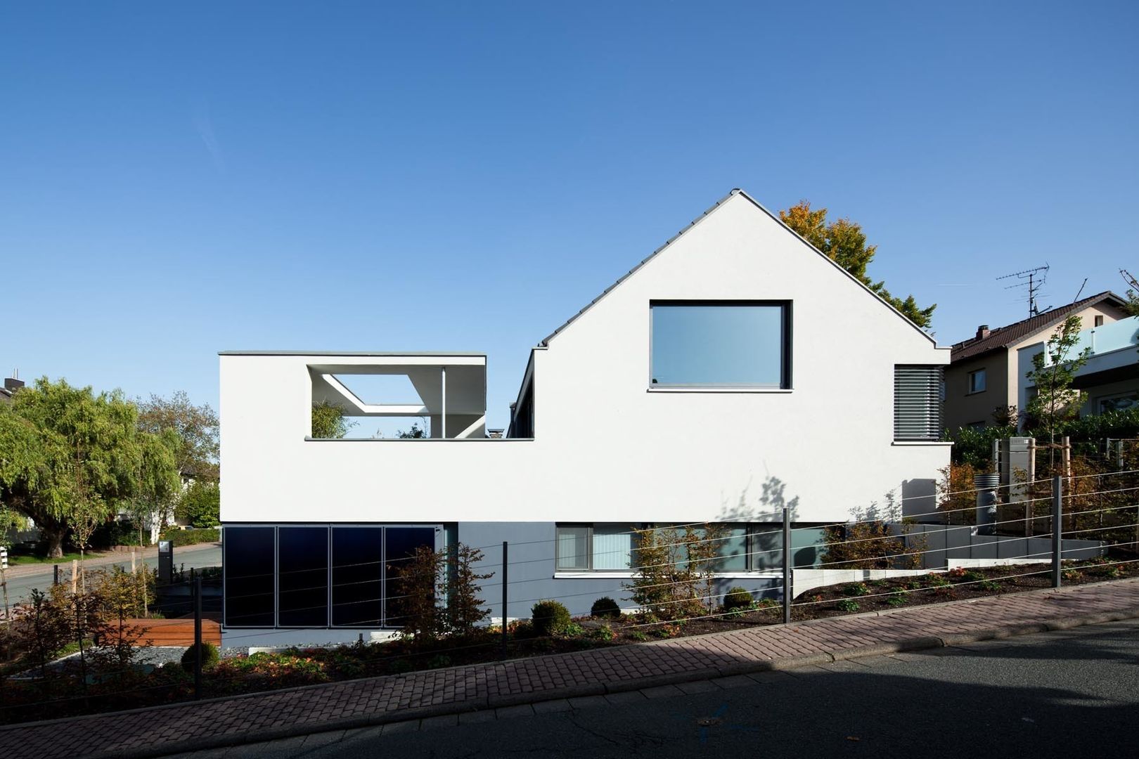 Wohnhaus mit Praxis, Claus + Pretzsch Architekten BDA Claus + Pretzsch Architekten BDA Modern houses