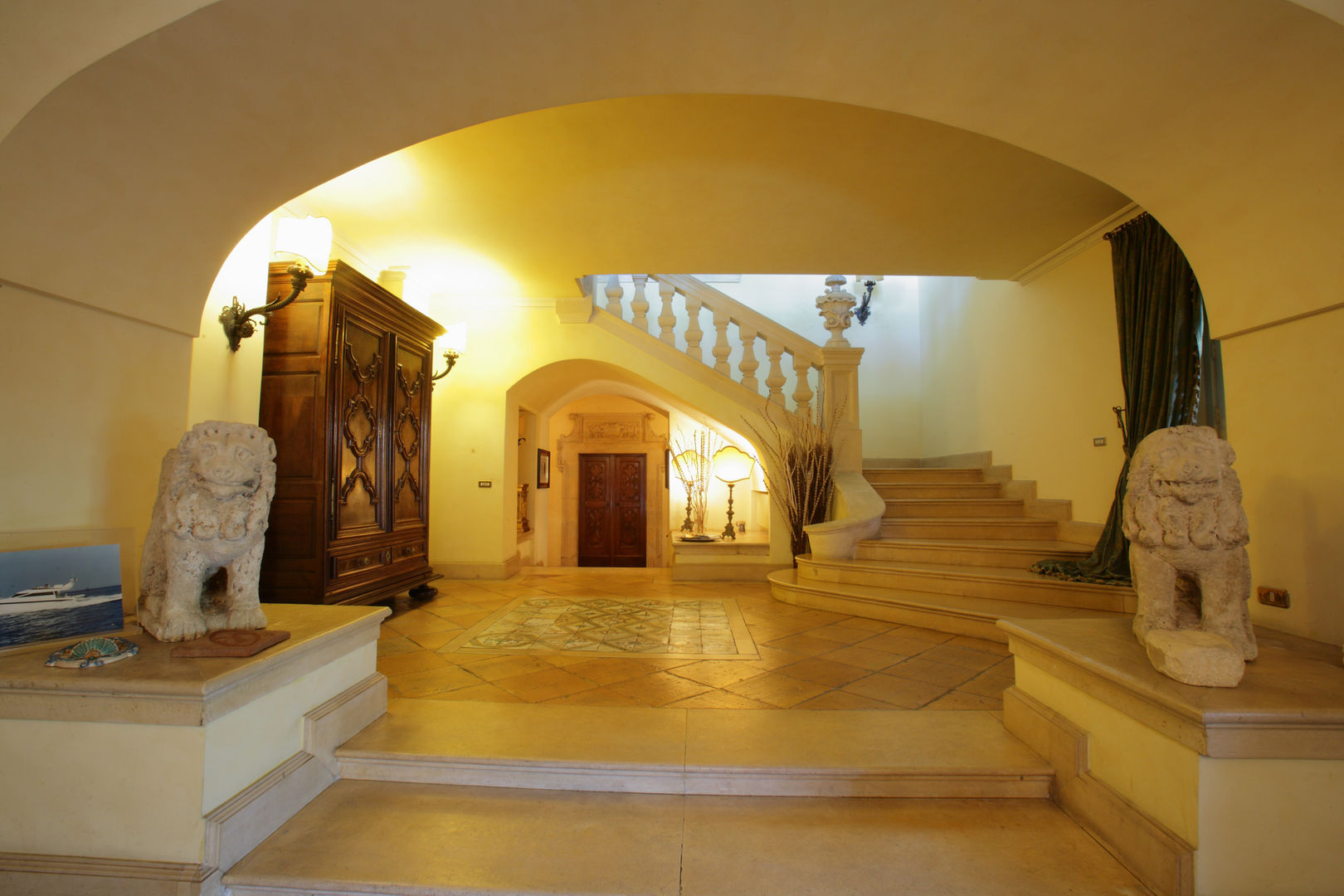 La Dimora di Valverde, Architetto Giuseppe Prato Architetto Giuseppe Prato Classic style corridor, hallway and stairs