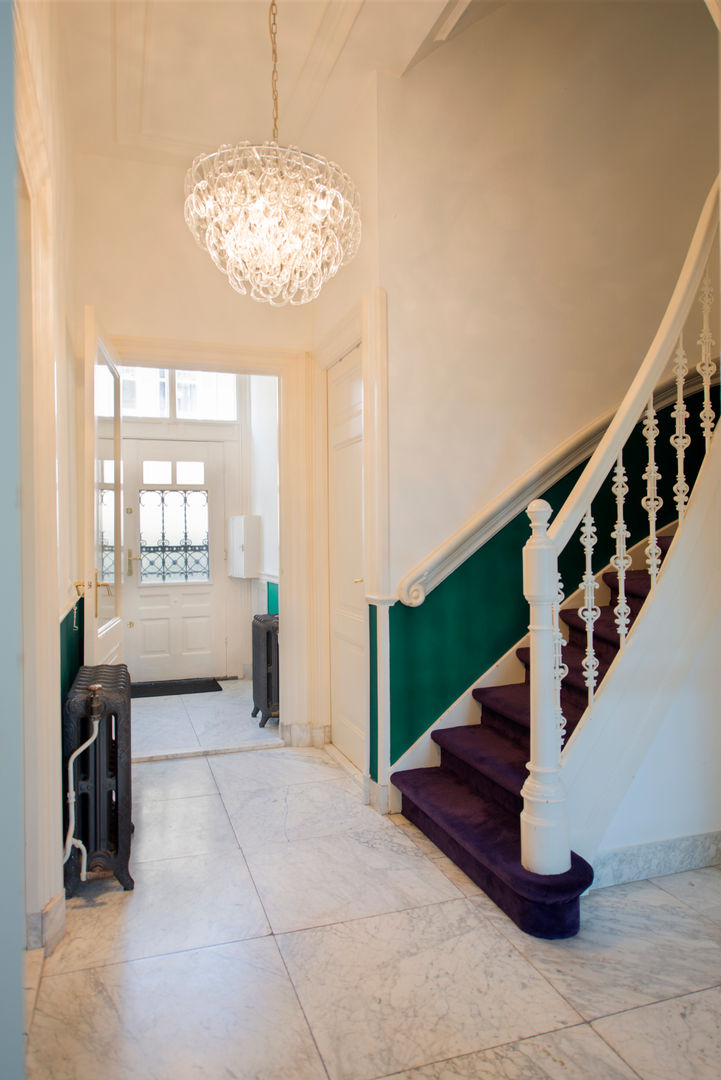 Stadsvilla Den Haag, IJzersterk interieurontwerp IJzersterk interieurontwerp Eclectic style corridor, hallway & stairs