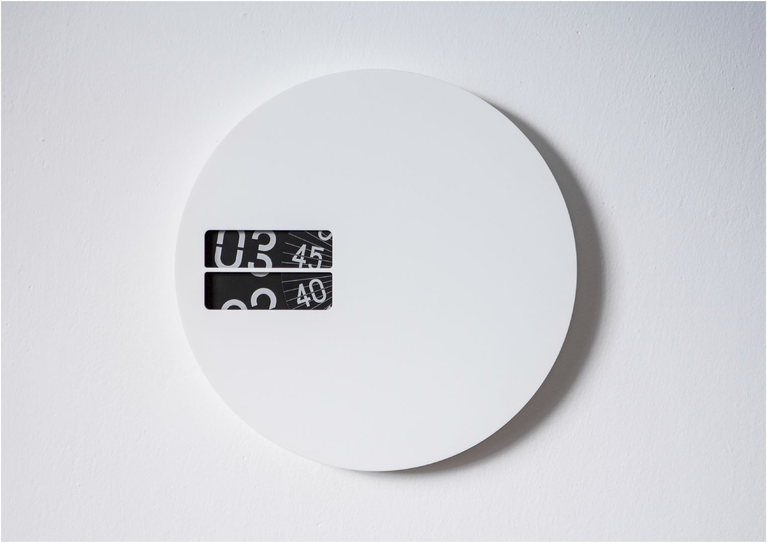 Wall Clock studio deFORM غرفة المعيشة Accessories & decoration