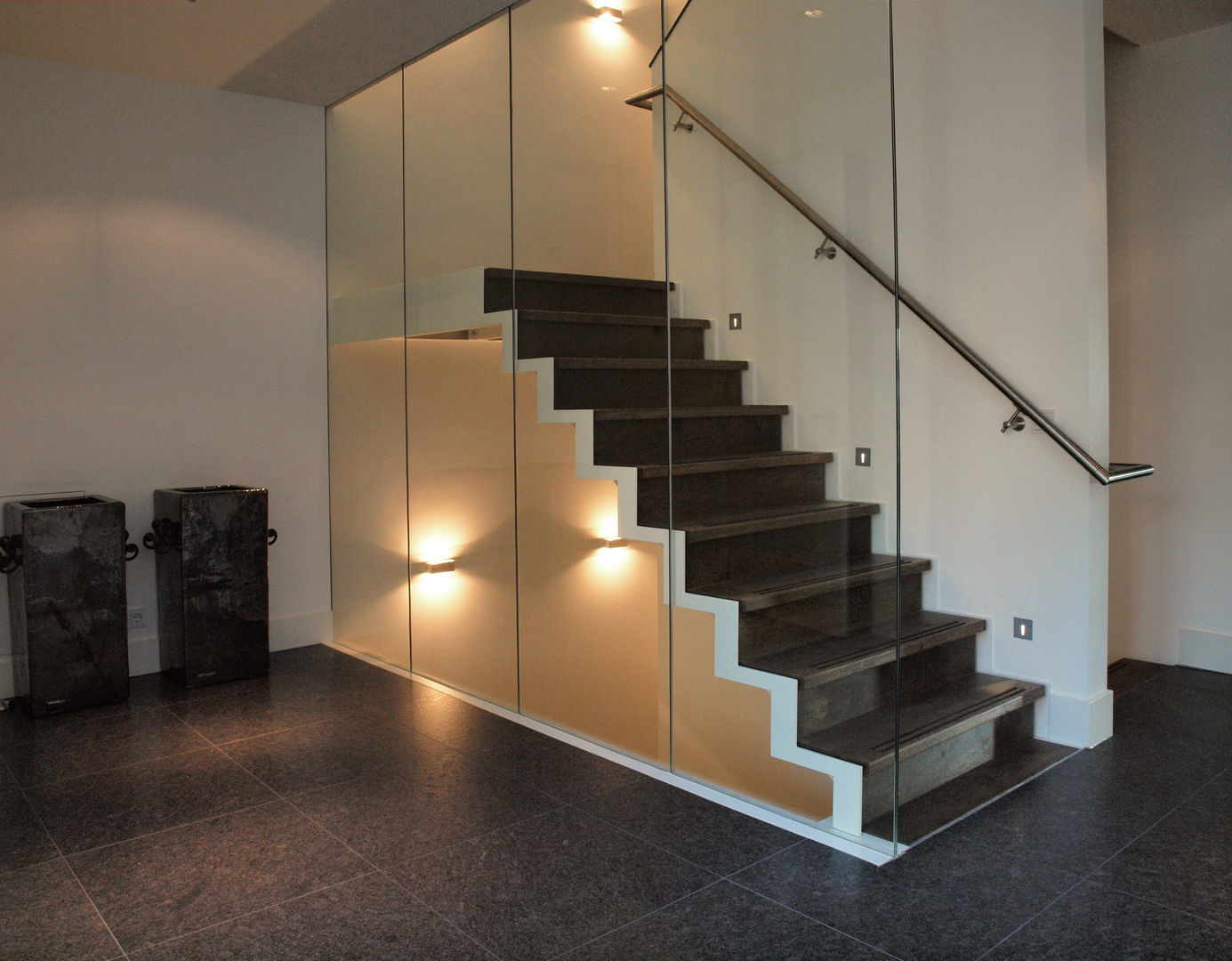 homify Modern Corridor, Hallway and Staircase