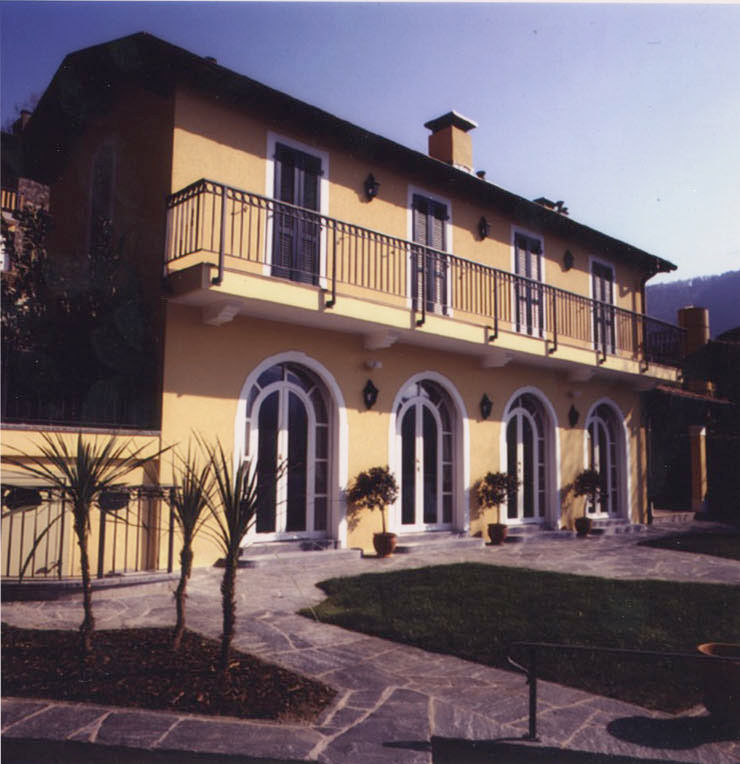 Casa sul lago a Caslano - Canton Ticino - Svizzera, Studio Mingaia Studio Mingaia Classic style houses