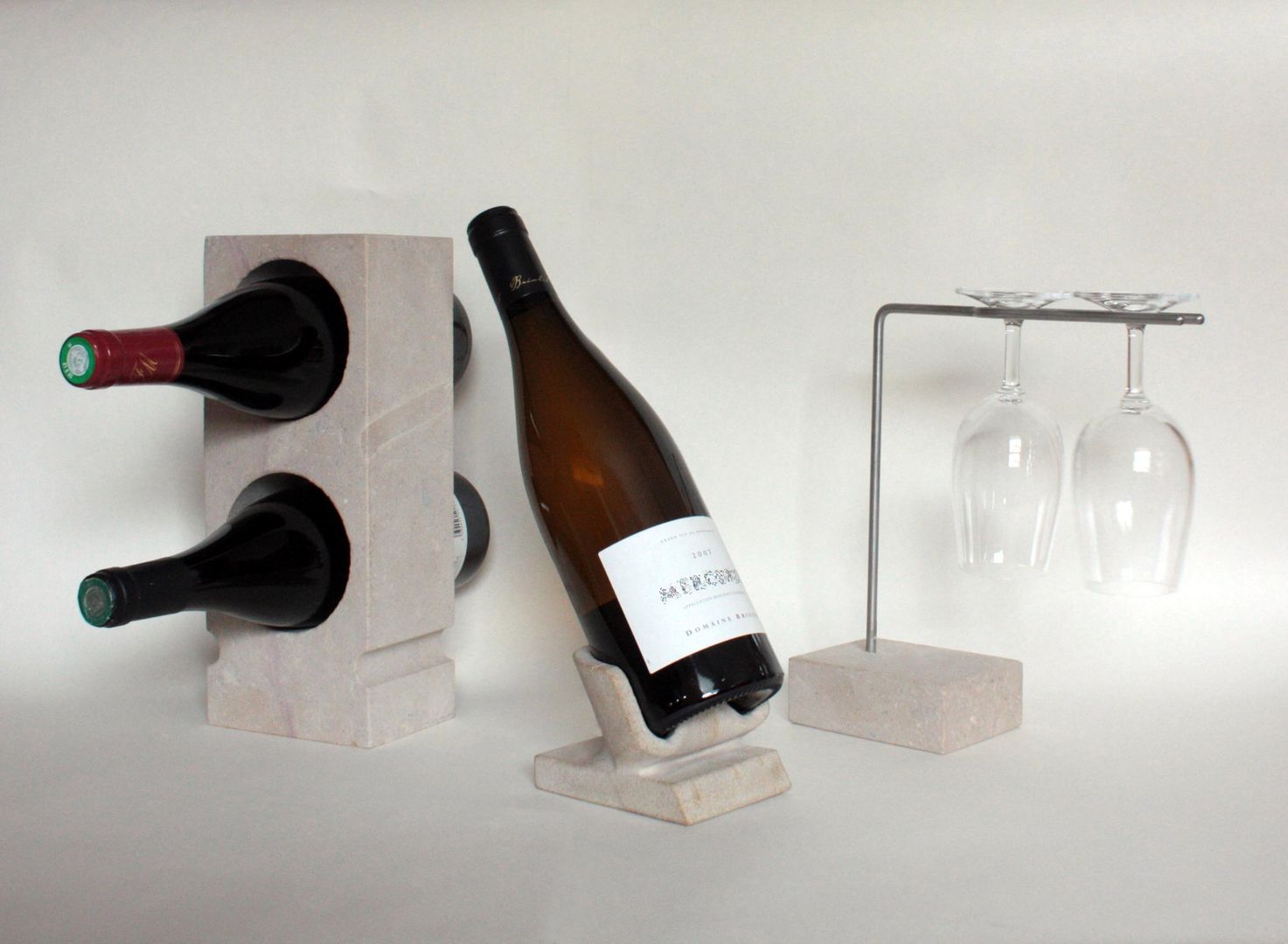 socle à bouteille en pierre de Bourgogne, Marie Deley Marie Deley ミニマルデザインの ワインセラー ワインセラー