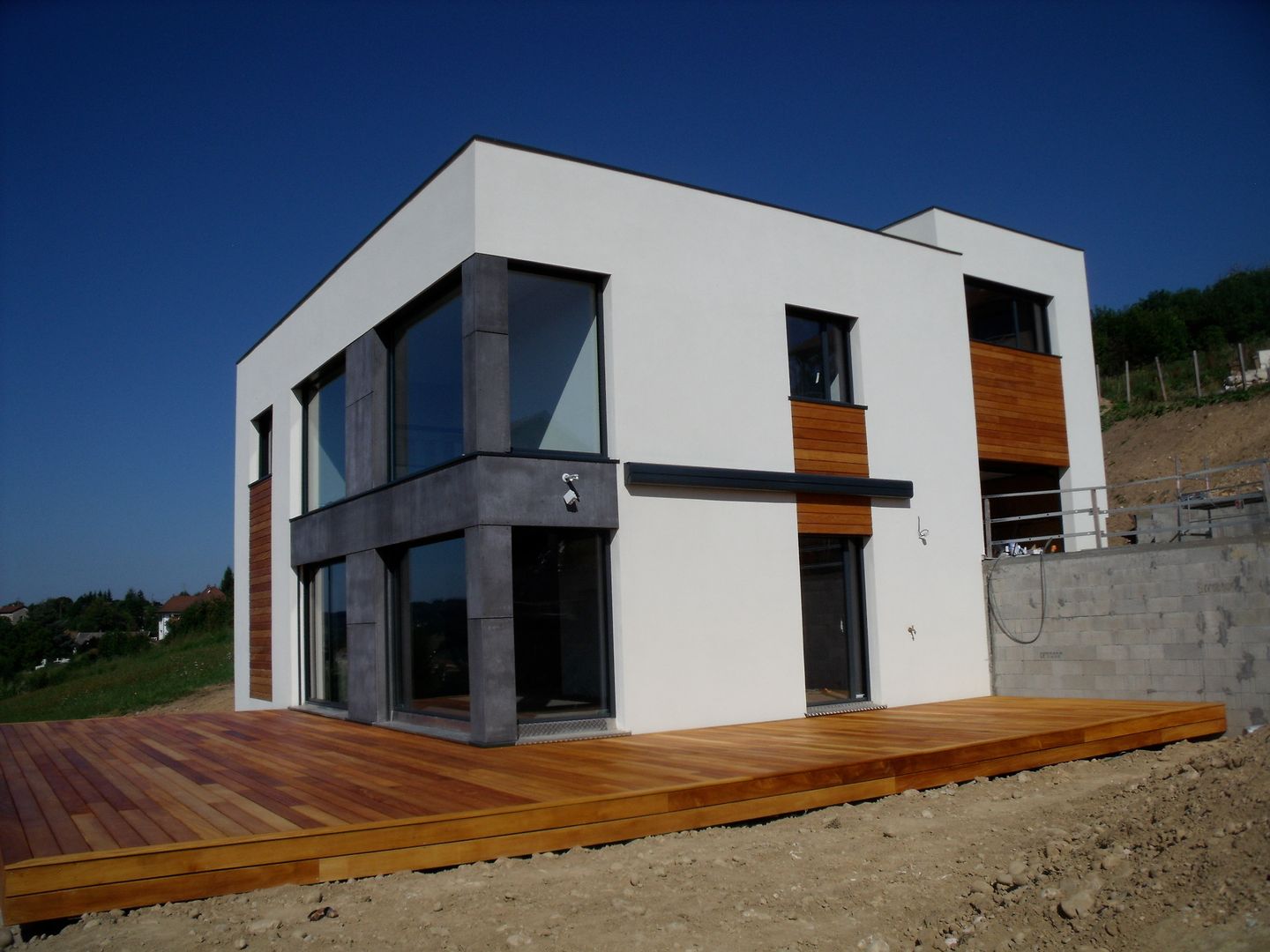 Maison dominant le lac de Paladru Isère, Bak'erige Bak'erige Minimalist houses