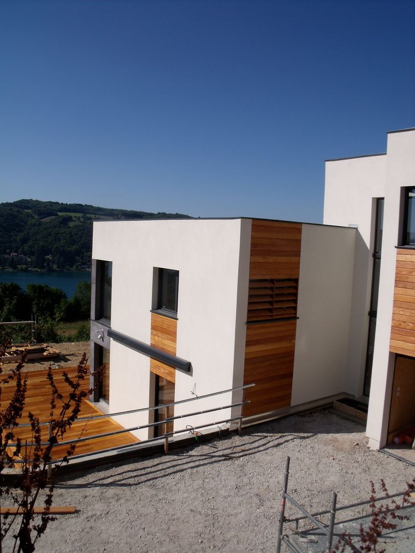 Maison dominant le lac de Paladru Isère, Bak'erige Bak'erige Casas de estilo minimalista