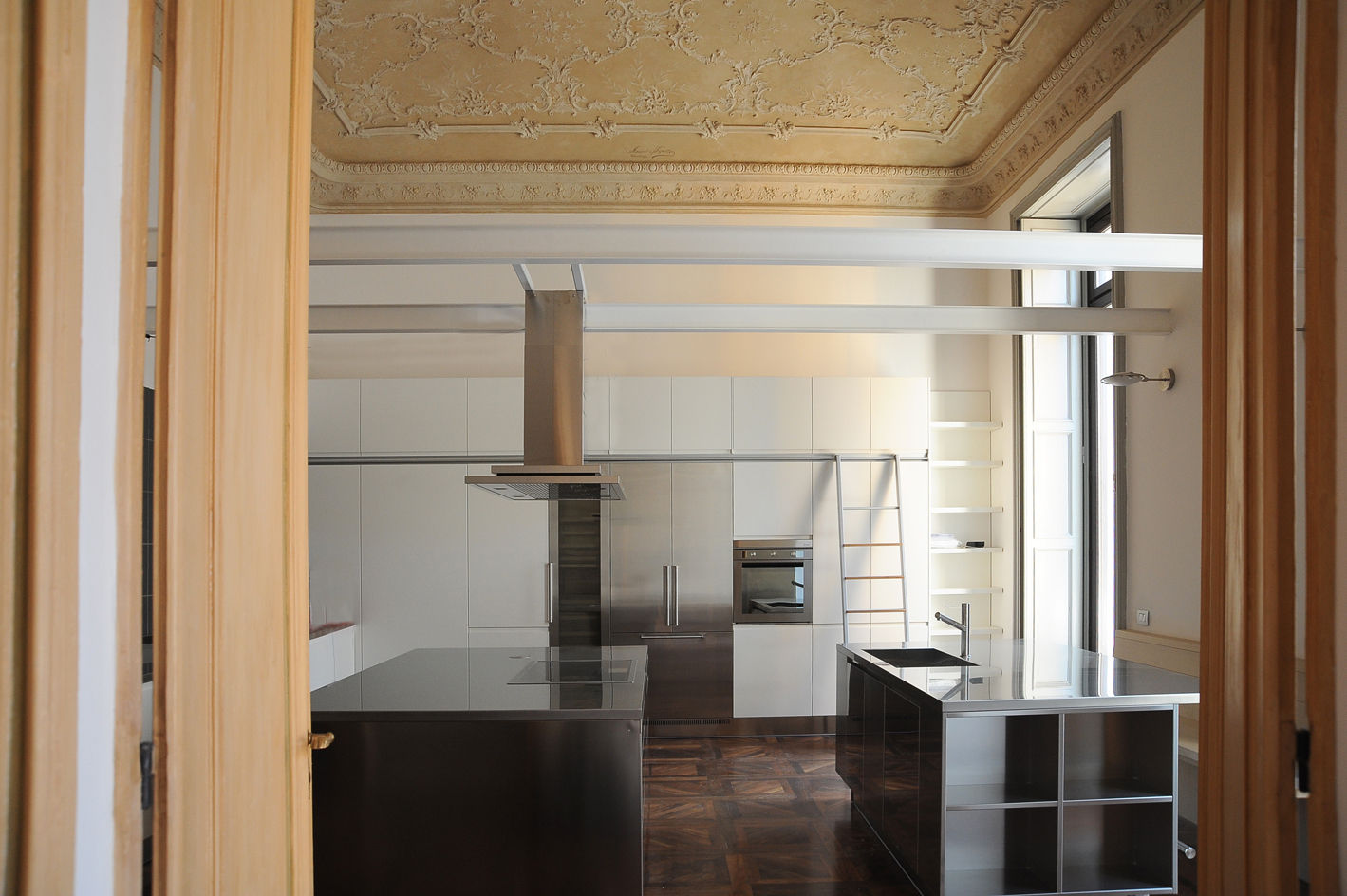 Restauro di Palazzo Ceppi in Via Arsenale, TRA - architettura condivisa TRA - architettura condivisa Kitchen