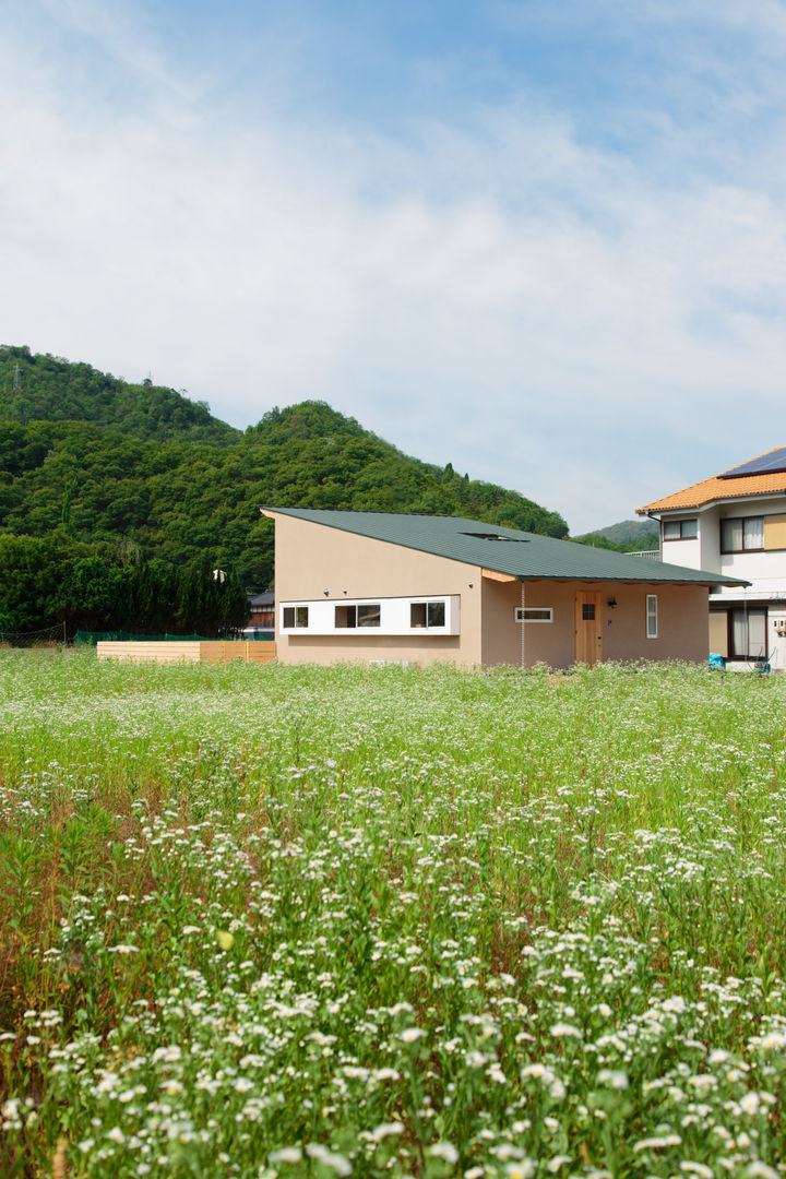 田んぼの中の小箱, 内田建築デザイン事務所 内田建築デザイン事務所 Moderne huizen