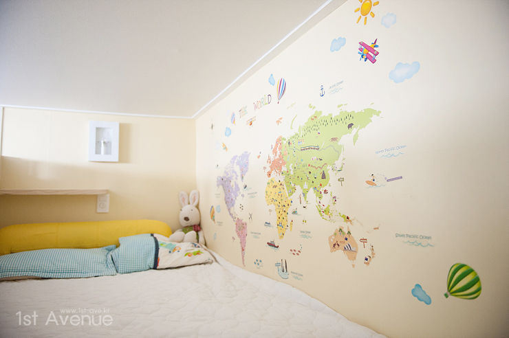 엄마의 사랑이 피어나는 러블리 하우스, 퍼스트애비뉴 퍼스트애비뉴 Mediterranean style nursery/kids room