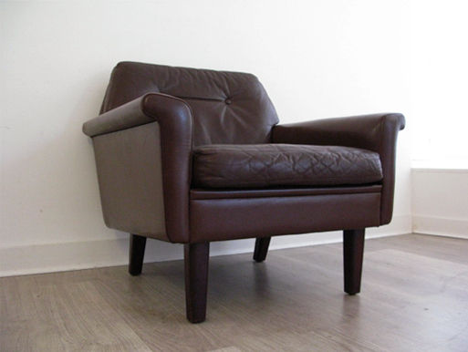 A Danish leather armchair (pair available) Funky Junky Livings de estilo escandinavo Salas y sillones