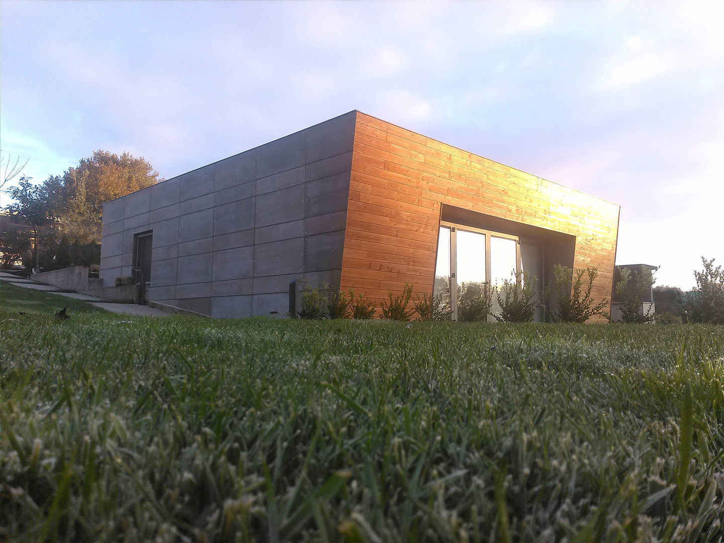 FACHADA VENTILADA , CUOCO CUOCO Casas de estilo moderno Nube,Cielo,Planta,Propiedad,Árbol,lote de terreno,Vegetación,Césped,Área rural,Paisaje